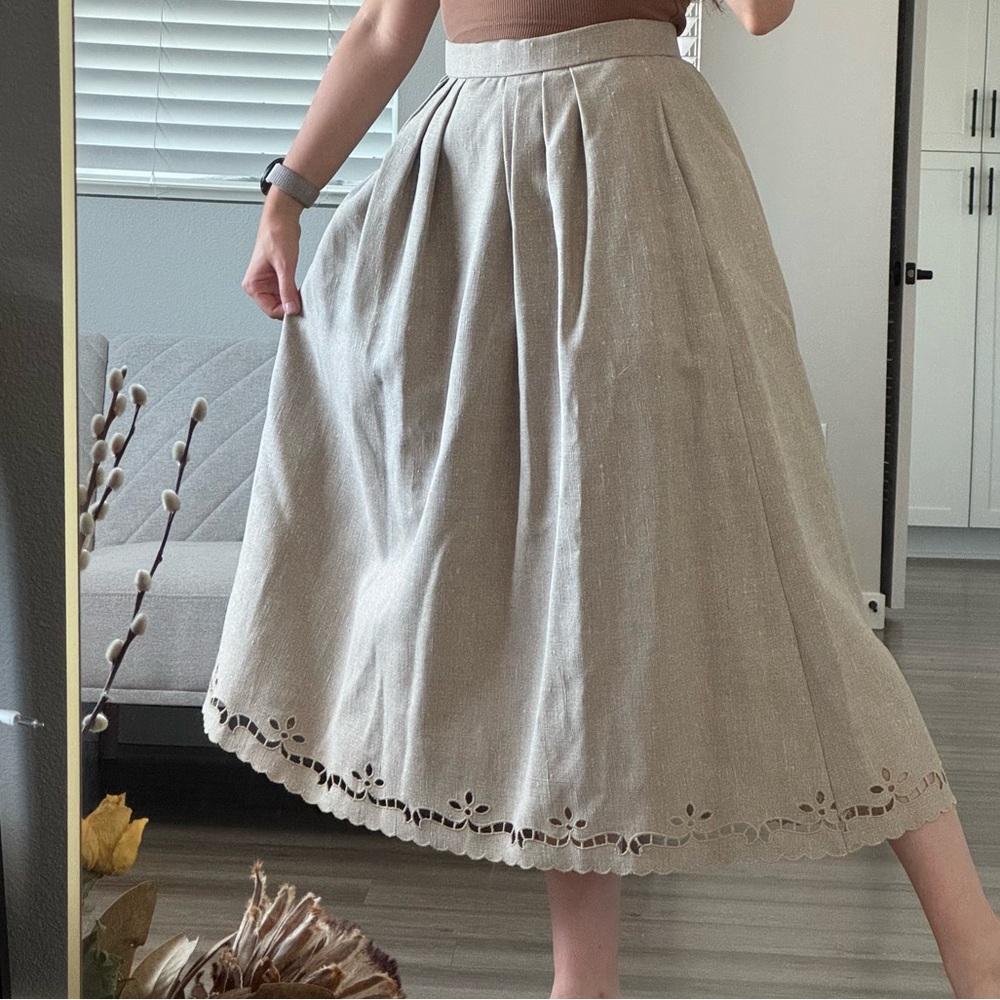 Oscar de la Renta Beige Midi Skirt - Elegant A-Line with Scalloped Hem - Picture 2 of 14